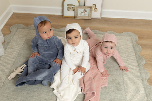 Bee & Dee Cute As A Button Footie+Bonnet- White