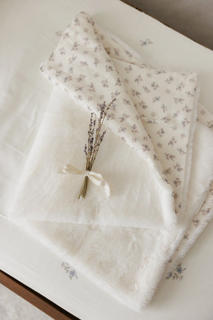 Peluche Blossom Fur Blanket - Powder
